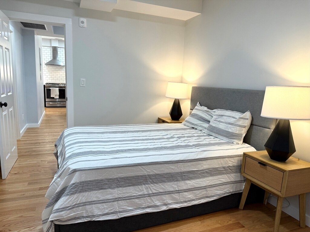 Building Photo - 27 Linden St