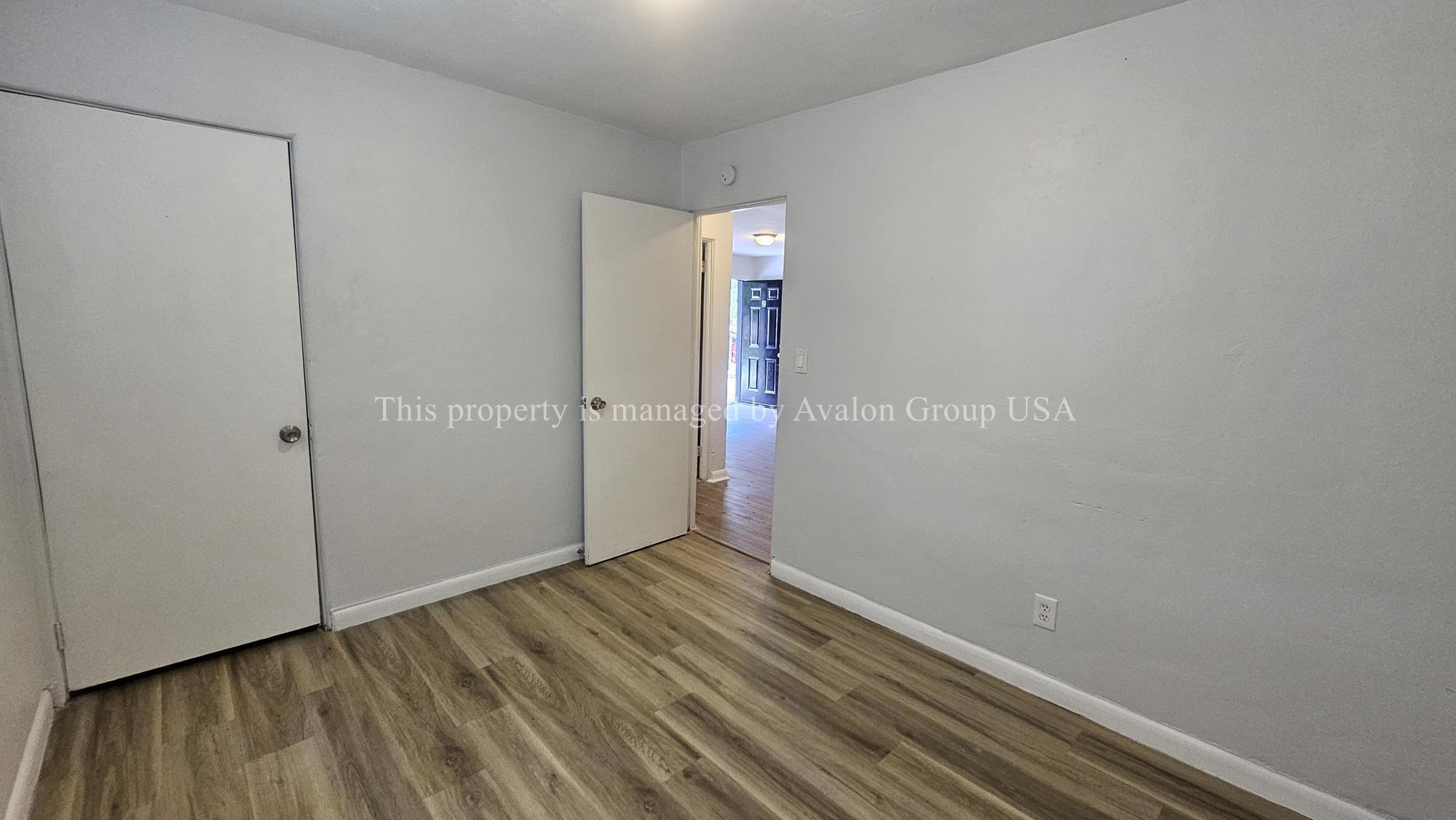 Building Photo - 604 W 18th St