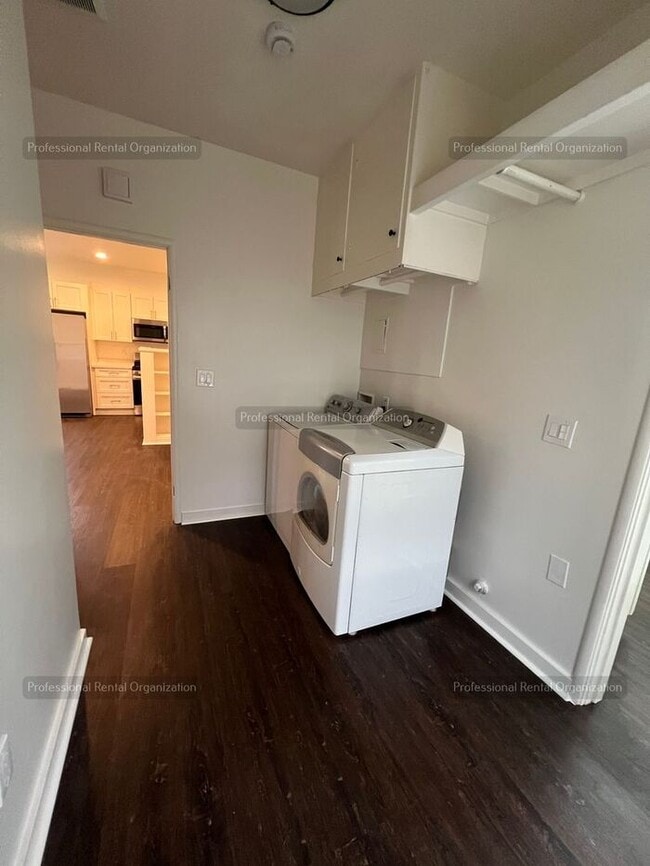 Building Photo - Experience the charm of Napa, CA living in this one-bedroom, one-bathroom apartment. Available now!!