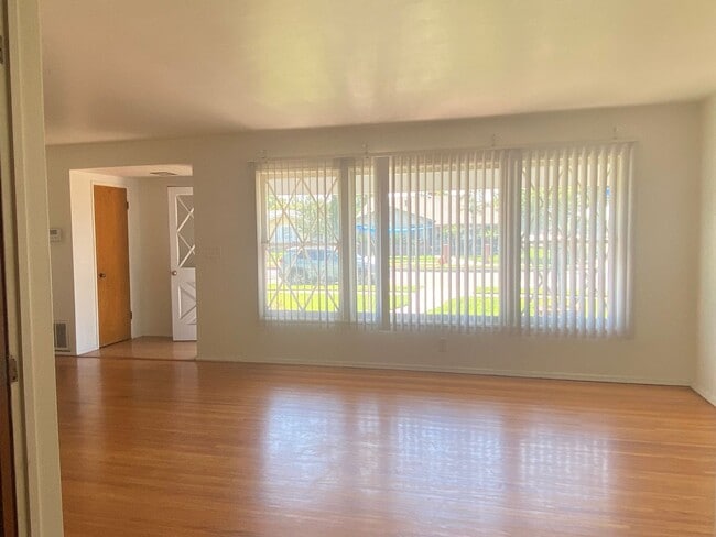 Building Photo - Home for Rent near Orange Circle