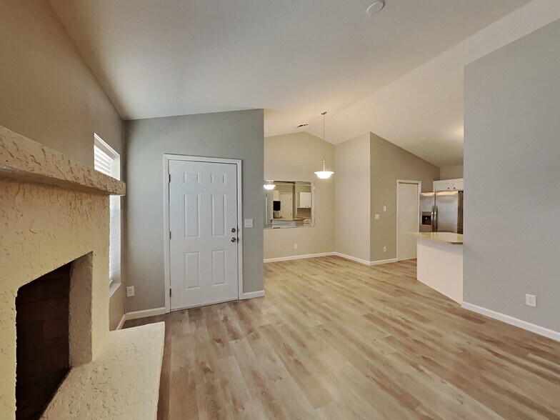Building Photo - 7303 W Shaw Butte Dr