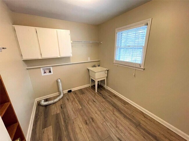 Building Photo - 1150 Falstaff Dr