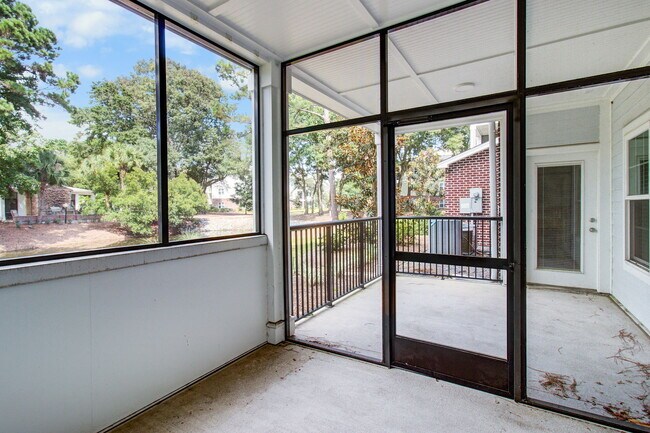 Building Photo - 1025 Riverland Woods Pl