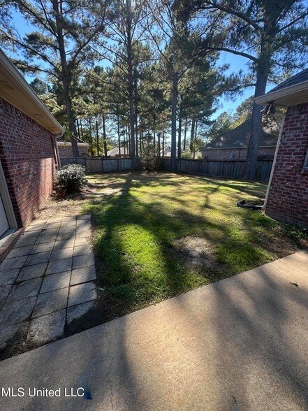 Building Photo - 101 Cedar Green Cove