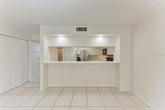 Building Photo - 835 S Osprey Ave