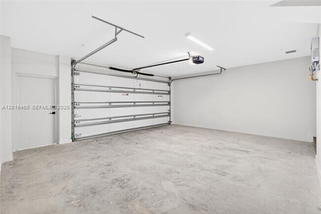 Building Photo - 515 NE 61st St