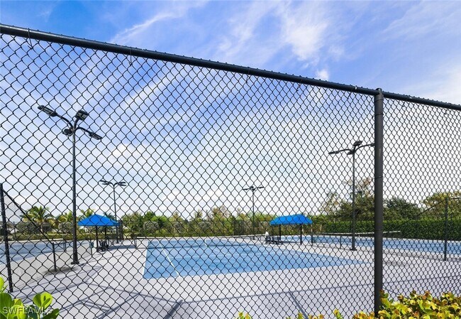 Building Photo - 28044 Sanibel Sands St