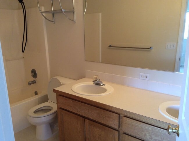 Building Photo - 2430 NW Granite Ct