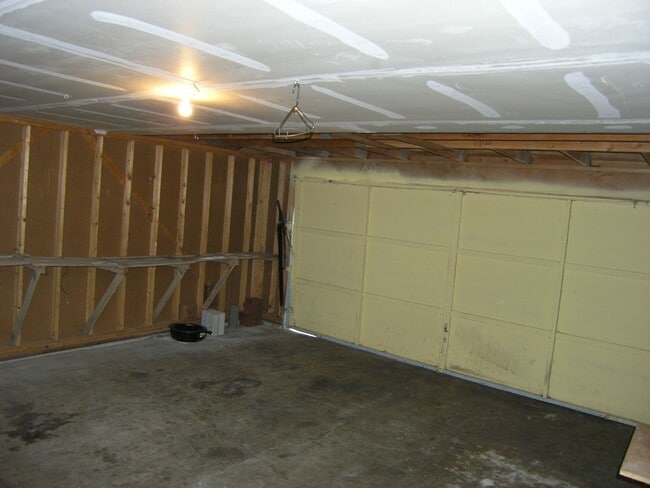 Building Photo - 927 NW Frigate St