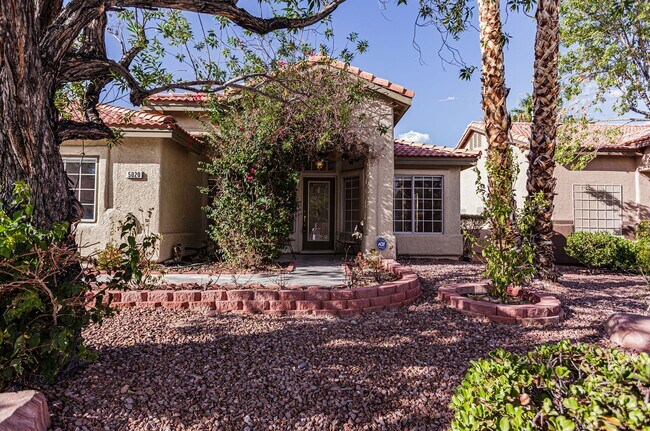 Building Photo - Stunning one-story home