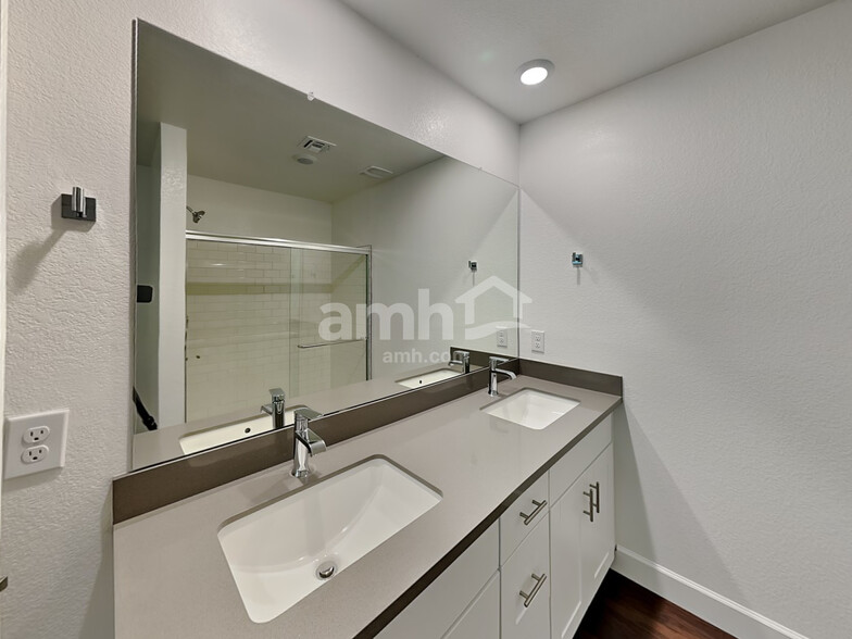 Building Photo - 9636 Harkes Dr