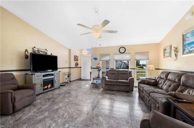 Building Photo - 703 NE 23rd Terrace