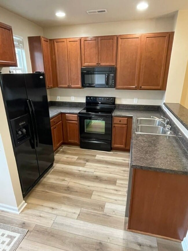 Building Photo - 2 BR/2.5BA | Newly Renovated Single Family Home | Assigned Parking Space | Fenced Patio