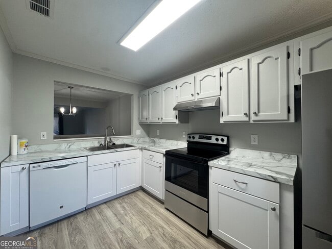 Building Photo - 2505 W Broad St