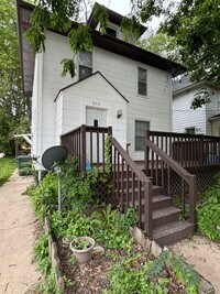 Building Photo - Spacious 3 bedroom, 1 bathroom House