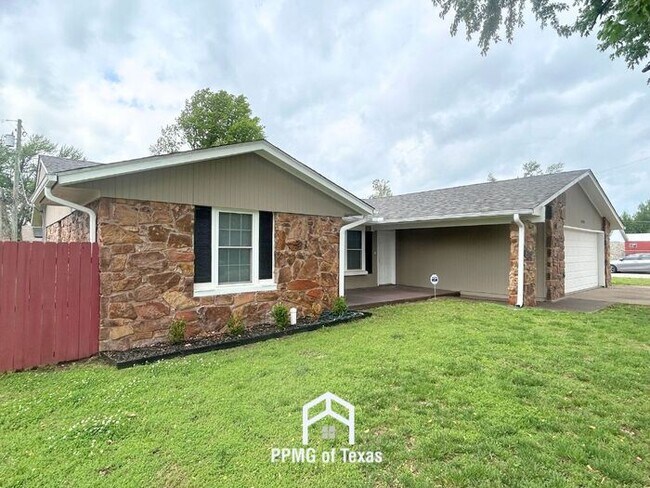 Building Photo - 4900 Barbados Ave