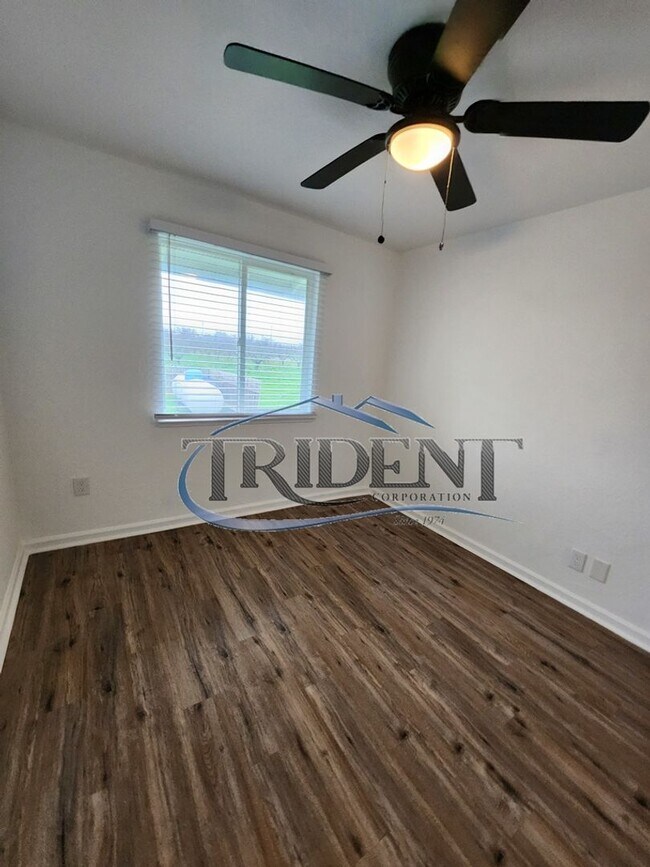 Building Photo - 2 bedroom, 2 bath house, plus a bonus room, located in the country.