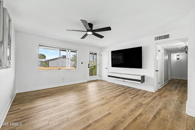 Building Photo - 4101 E Calavar Rd