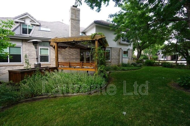 Building Photo - 1702 W Dry Creek Rd