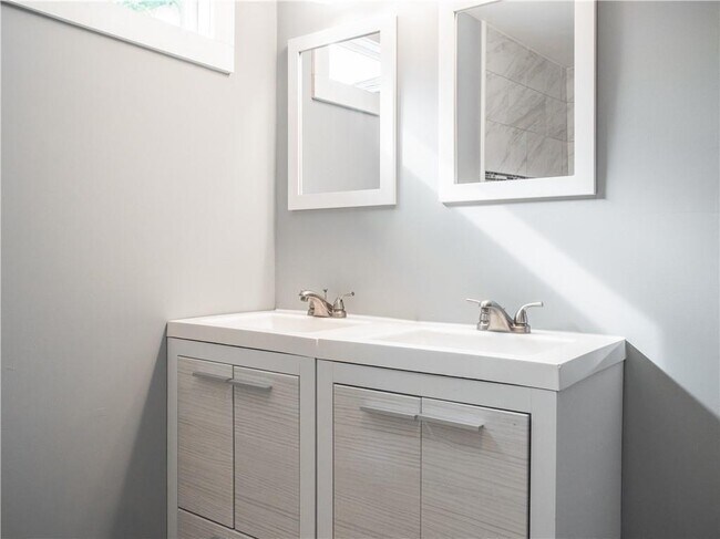 Building Photo - 120 Burbank Dr NW