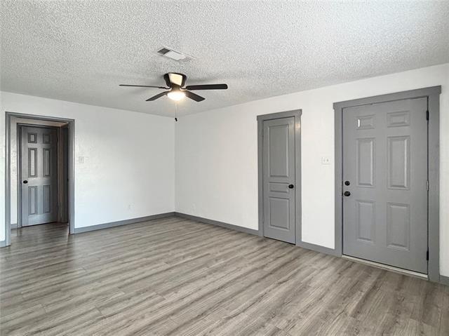 Building Photo - 2526 Louise St