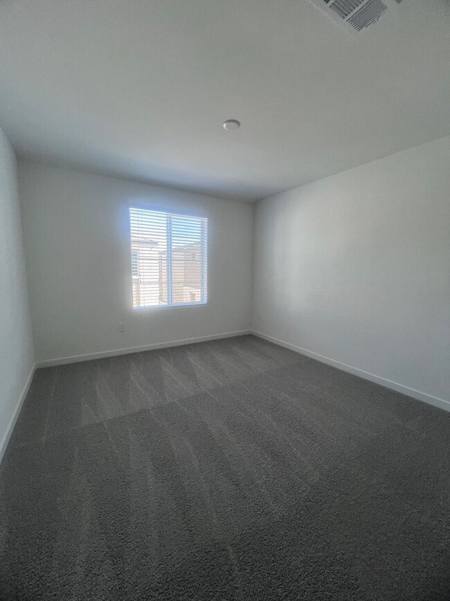 Building Photo - BRAND NEW TOWNHOUSE