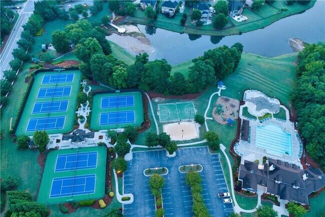 Building Photo - House 4 Beds 2 Baths