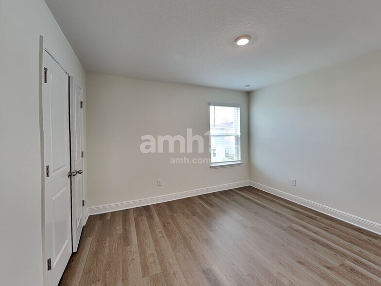 Building Photo - 5950 Pinewood Ests Dr