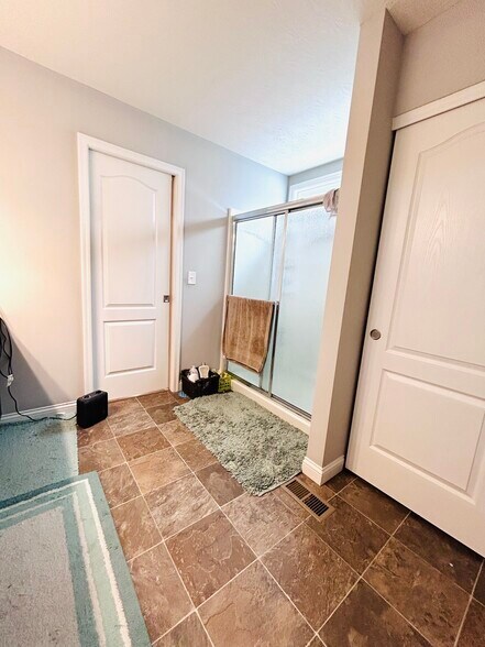 Building Photo - 1504 Englewood Ct