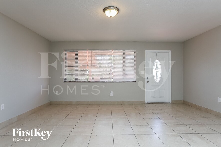 Building Photo - 731 NW 175th Dr