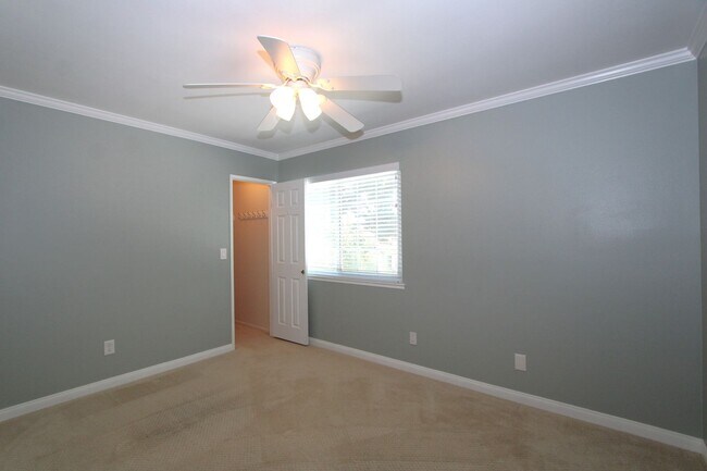 Building Photo - Two-Story 3-Bedroom Condo in Redlands!