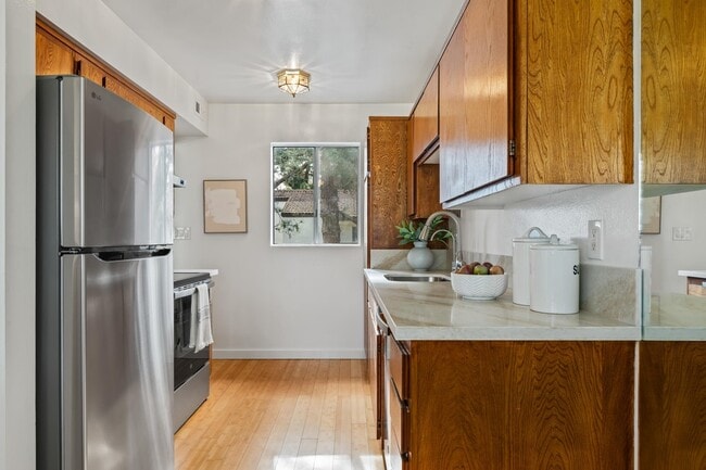 Building Photo - 1070 Miramonte Dr