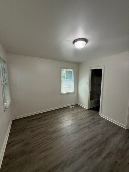 Building Photo - 605 Betty St