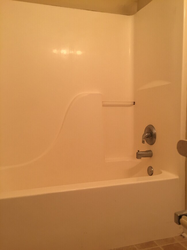 Building Photo - 5606 Landings Pkwy