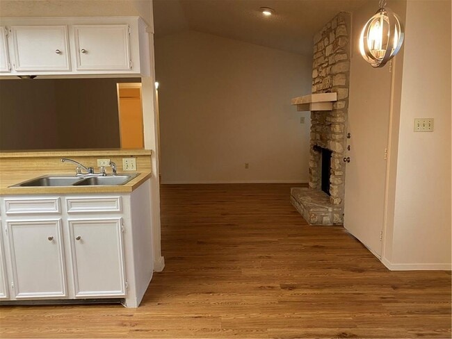 Building Photo - 1503 No Mor Cove