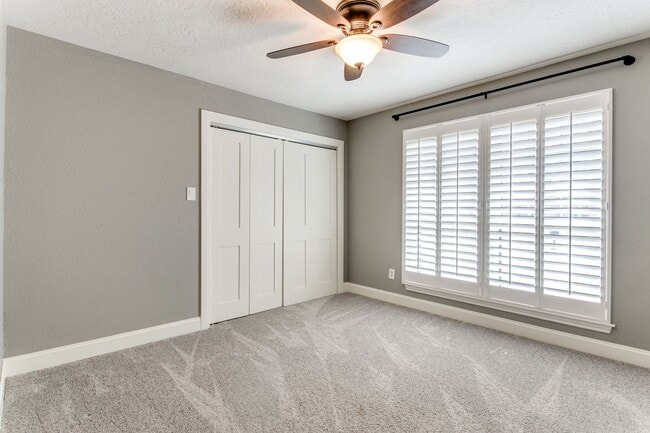 Building Photo - 4 bedroom with pool in Colleyville