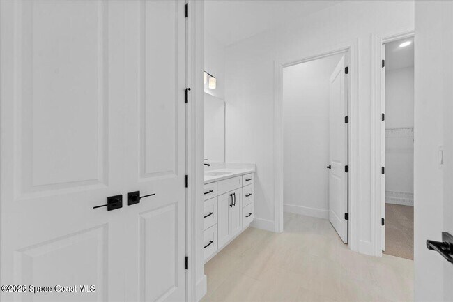 Building Photo - 447 Hancock St