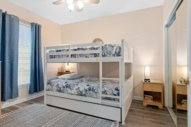 Building Photo - 265 Atlantis Cir