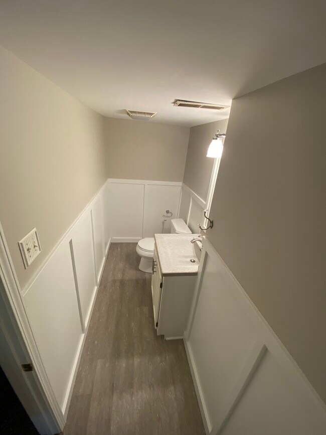 1/2 BATHROOM - 749 Howell St