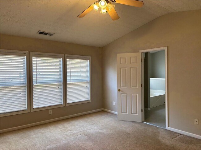 Building Photo - 303 Barberry Pl