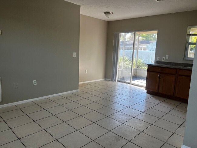 Building Photo - 558 Briarwood Rd