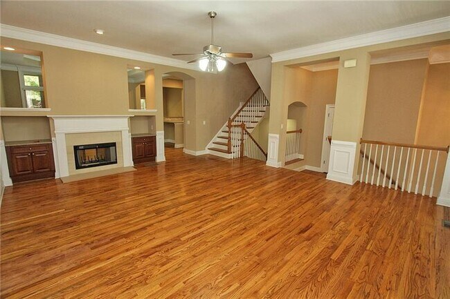 Building Photo - 3029 Woodwalk Dr SE