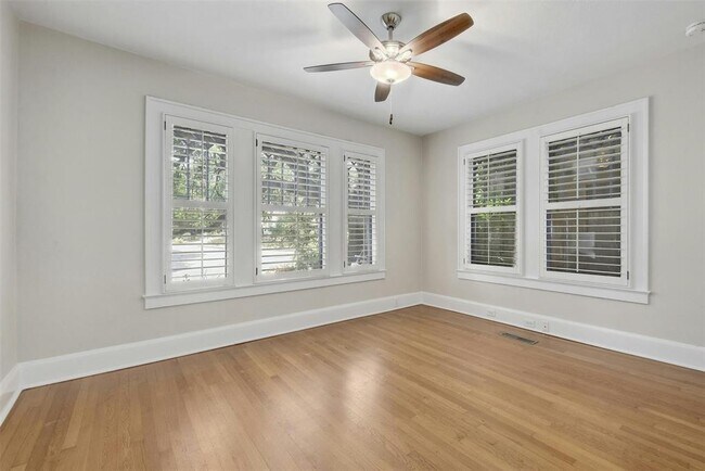 Building Photo - 1606 Travis Heights Blvd