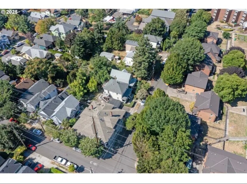 Building Photo - 76 NE Sacramento St
