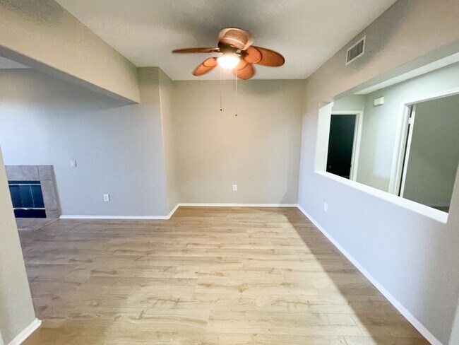 Building Photo - 4021 Canario St