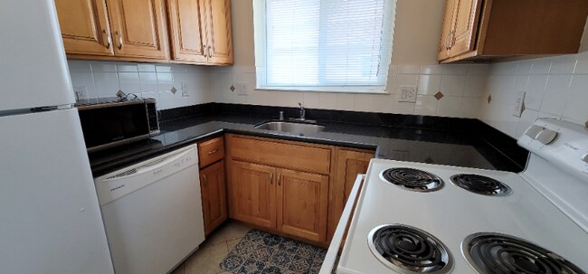 Building Photo - 1642 Queen Charlotte Dr