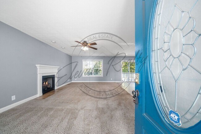 Building Photo - Charming 3-Bedroom Home with Bonus Room, F...