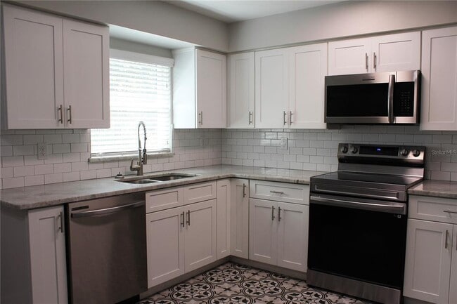 Building Photo - 840 Susan Dr