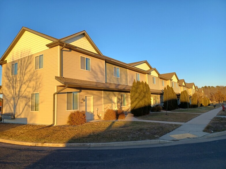 Building Photo - 2320 Peters Dr