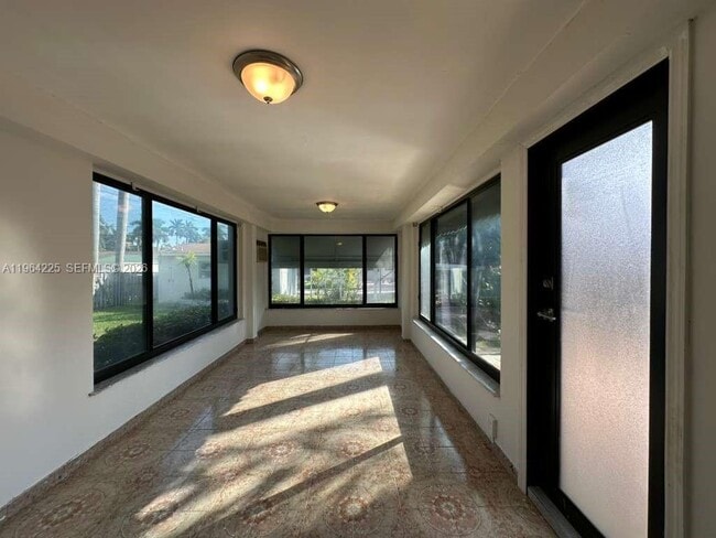 Building Photo - 926 Polk St